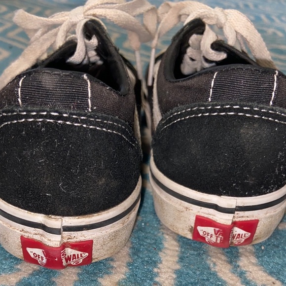 Kids size 2 sneakers - Picture 3 of 5